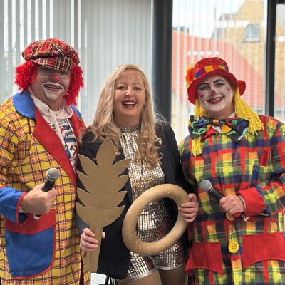 Bild vergrößern: Schlüsselübergabe am 11.11 2025 am Rathaus Sandersdorf