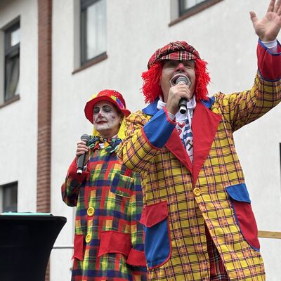 Bild vergrößern: Schlüsselübergabe am 11.11 2025 am Rathaus Sandersdorf