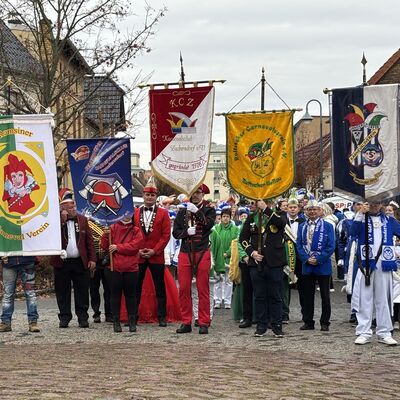 Bild vergrößern: Schlüsselübergabe am 11.11 2025 am Rathaus Sandersdorf