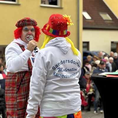 Bild vergrößern: Schlüsselübergabe am 11.11 2025 am Rathaus Sandersdorf