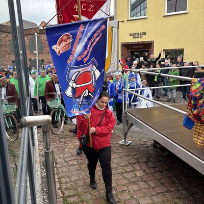 Bild vergrößern: Schlüsselübergabe am 11.11 2025 am Rathaus Sandersdorf