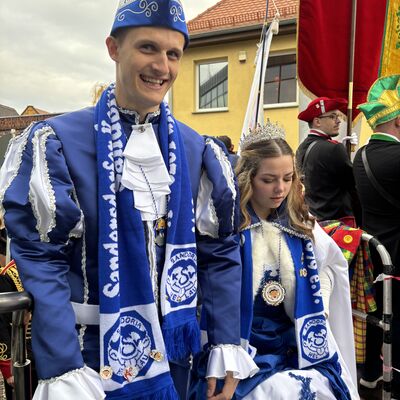 Bild vergrößern: Schlüsselübergabe am 11.11 2025 am Rathaus Sandersdorf