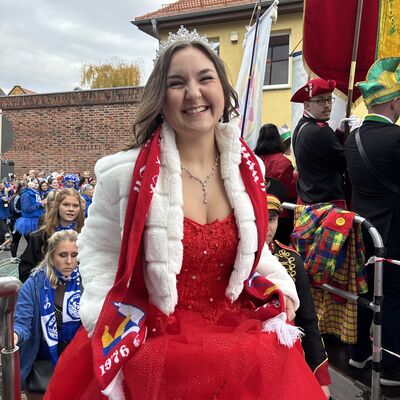 Bild vergrößern: Schlüsselübergabe am 11.11 2025 am Rathaus Sandersdorf