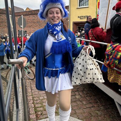 Bild vergrößern: Schlüsselübergabe am 11.11 2025 am Rathaus Sandersdorf