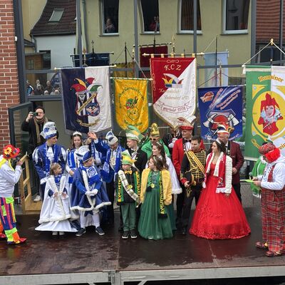 Bild vergrößern: Schlüsselübergabe am 11.11 2025 am Rathaus Sandersdorf