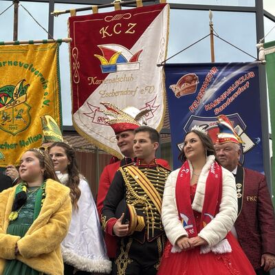 Bild vergrößern: Schlüsselübergabe am 11.11 2025 am Rathaus Sandersdorf