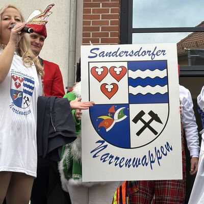 Bild vergrößern: Schlüsselübergabe am 11.11 2025 am Rathaus Sandersdorf