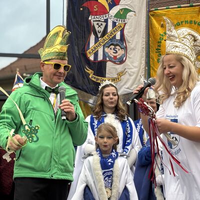 Bild vergrößern: Schlüsselübergabe am 11.11 2025 am Rathaus Sandersdorf