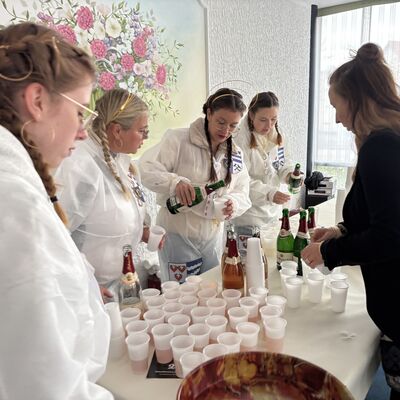 Bild vergrößern: Schlüsselübergabe am 11.11 2025 am Rathaus Sandersdorf