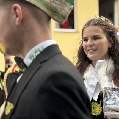 Bild vergrößern: Schlüsselübergabe am 11.11 2025 am Rathaus Sandersdorf