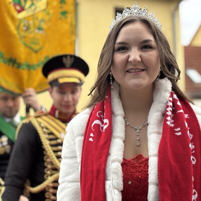 Bild vergrößern: Schlüsselübergabe am 11.11 2025 am Rathaus Sandersdorf