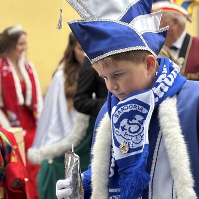 Bild vergrößern: Schlüsselübergabe am 11.11 2025 am Rathaus Sandersdorf