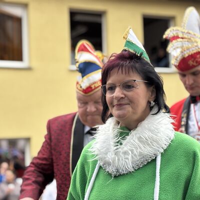 Bild vergrößern: Schlüsselübergabe am 11.11 2025 am Rathaus Sandersdorf