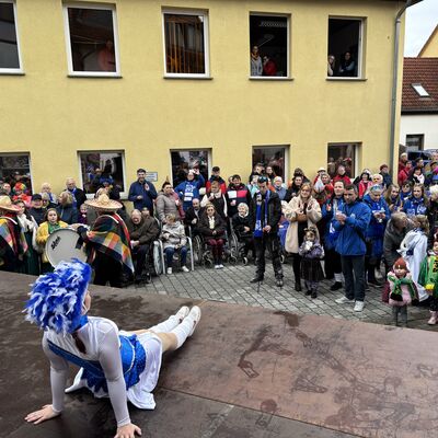 Bild vergrößern: Schlüsselübergabe am 11.11 2025 am Rathaus Sandersdorf