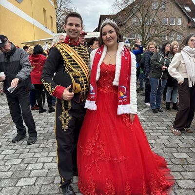 Bild vergrößern: Schlüsselübergabe am 11.11 2025 am Rathaus Sandersdorf