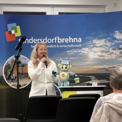 Bild vergr&ouml;&szlig;ern: Zukki - die kindgerechte Bauleitung der Kita Roitzsch - wurde auch vorgestellt.