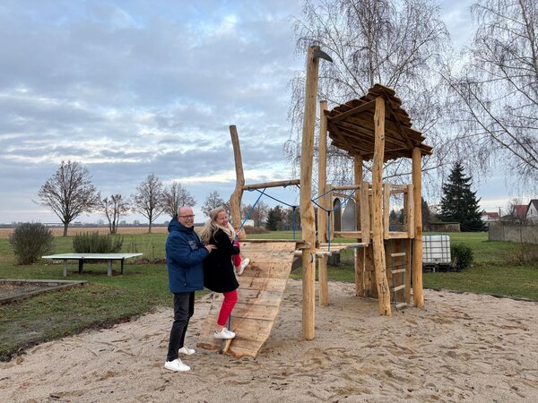 Neuer Spielturm in Beyersdorf eröffnet (November 2025)