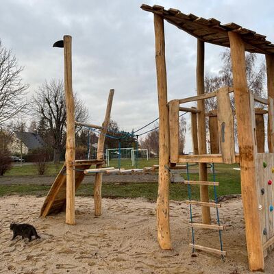 Bild vergr&ouml;&szlig;ern: Neuer Spielturm in Beyersdorf er&ouml;ffnet (November 2025)