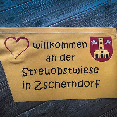 Bild vergr&ouml;&szlig;ern: Die Fahne des Segelbootes.