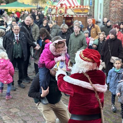 Bild vergr&ouml;&szlig;ern: Impression vom Weihnachtsmarkt 2025 in Sandersdorf