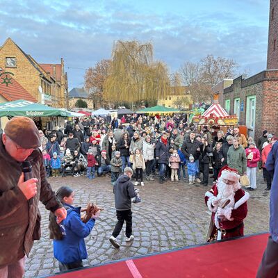 Bild vergr&ouml;&szlig;ern: Impression vom Weihnachtsmarkt 2025 in Sandersdorf