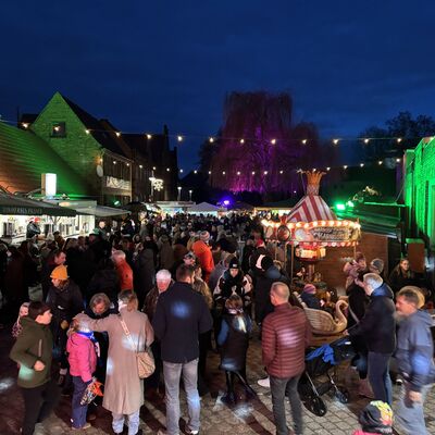 Bild vergr&ouml;&szlig;ern: Impression vom Weihnachtsmarkt Sandersdorf-Brehna 2025