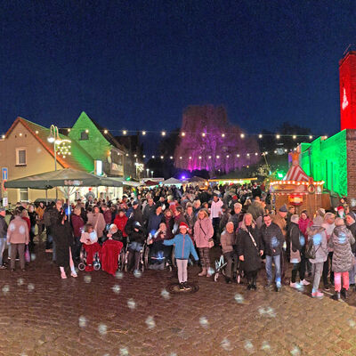 Bild vergr&ouml;&szlig;ern: Impression vom Weihnachtsmarkt Sandersdorf 2025