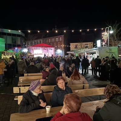 Bild vergr&ouml;&szlig;ern: Impression vom Weihnachtsmarkt Sandersdorf 2025
