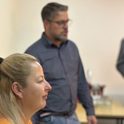 Bürgermeisterin Steffi Syska und Ortsbürgermeister Dr. Eric Römbach informiert