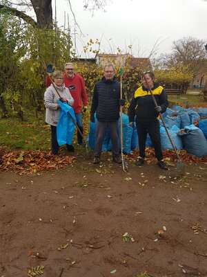 Bild vergr&ouml;&szlig;ern: Herbstputz Heideloh 2/2 Bild