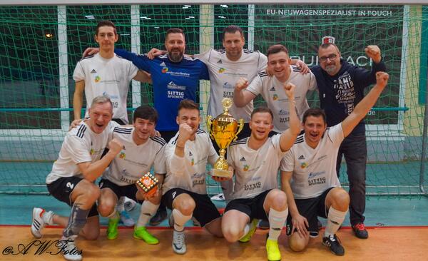 Bild vergrößern: Die Siegermannschaft des 1. Oldies-Cup in Sandersdorf-Brehna