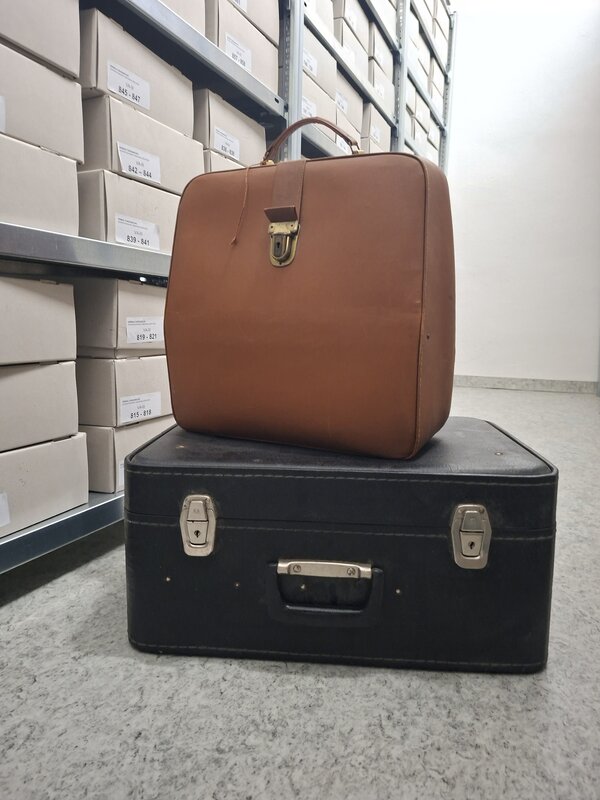 Das Archiv sucht alte Koffer, &auml;hnlich wie auf dem Foto.