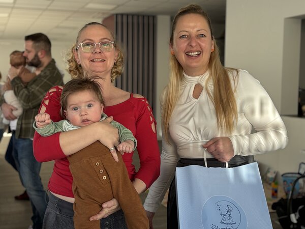 Aaron (geb. im September 2025 in Bitterfeld) mit Mama von der Familie Rothe aus Brehna - ein neues kleines Kapitel Familiengeschichte hat begonnen.