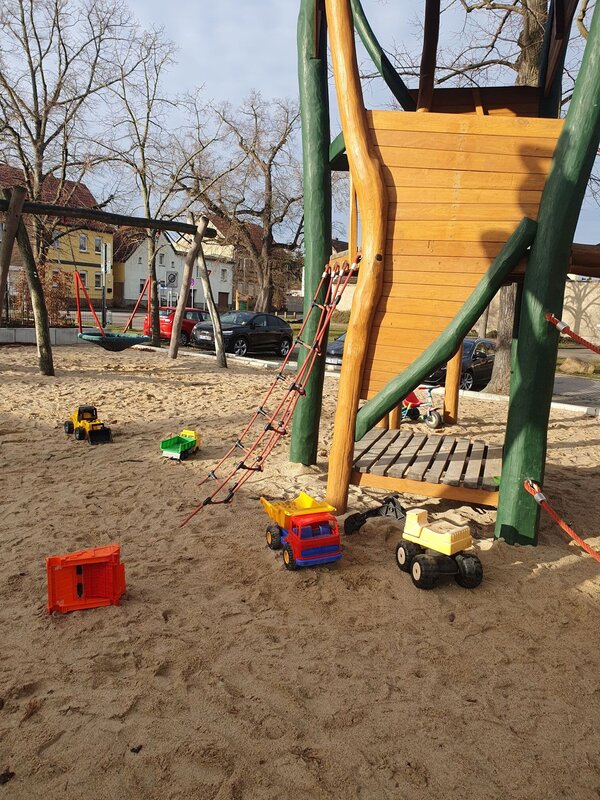 Spielplatz voller Kleinspielzeug