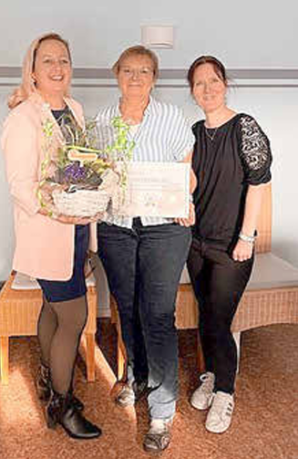 Steffi Syska mit Heidemarie Kalkofen und Christiane Strau&szlig;.