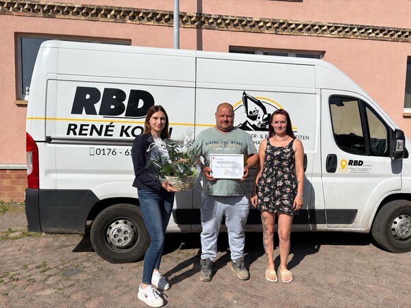 Wirtschaftsf&ouml;rderin Natalie Dilsner mit Ren&eacute; Kohn und seiner Frau Mareen Kohn