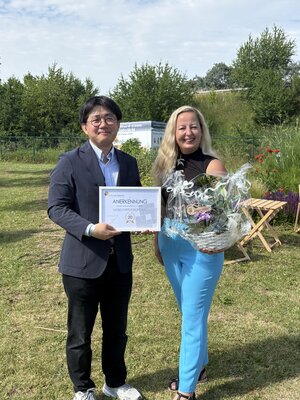 Bild vergr&ouml;&szlig;ern: B&uuml;rgermeisterin Steffi Syska mit Pr&auml;sident Jung Hwan Sung.