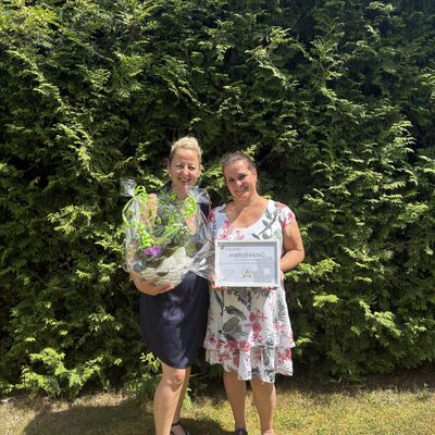 B&uuml;rgermeisterin Steffi Syska mit Alexandra Misiurny anl&auml;sslich des 20‑j&auml;hrigen Jubil&auml;ums.
