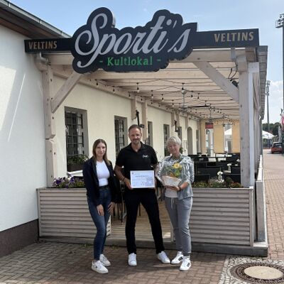 Wirtschaftsf&ouml;rderin Natalie Dilsner mit Matthias Gro&szlig; und seiner Frau Darja Gro&szlig;.