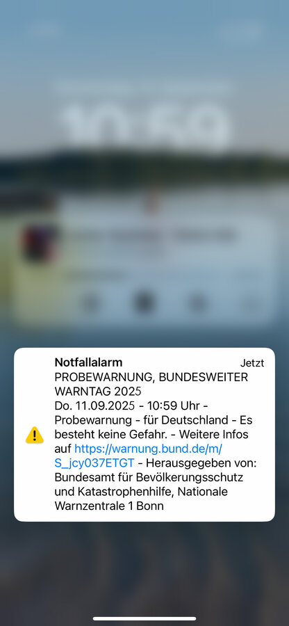 Bild vergr&ouml;&szlig;ern: Warntag - Screenshot Handy