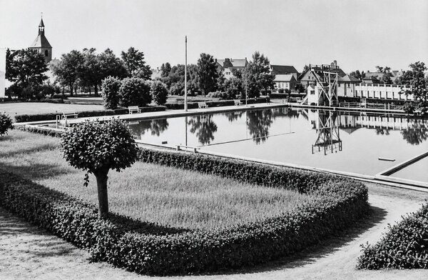 Bild vergr&ouml;&szlig;ern: Volksbad Roitzsch 100 Jahre