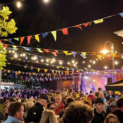 Bild vergr&ouml;&szlig;ern: Brunnenfest
