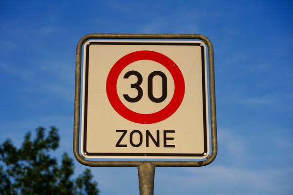 Bild vergrößern: Verkehrsschild 30-Zone
