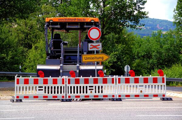 Straßensperre mit Umleitung