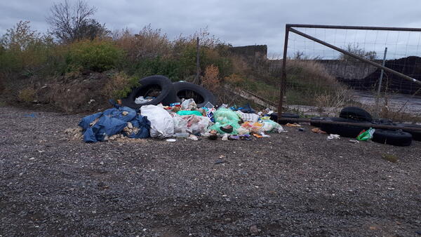 Bild vergrößern: Mllablagerung im Stadtgebiet