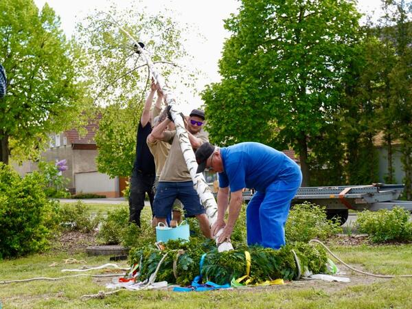 Bild vergrößern: Maibaumfest in Ramsin
